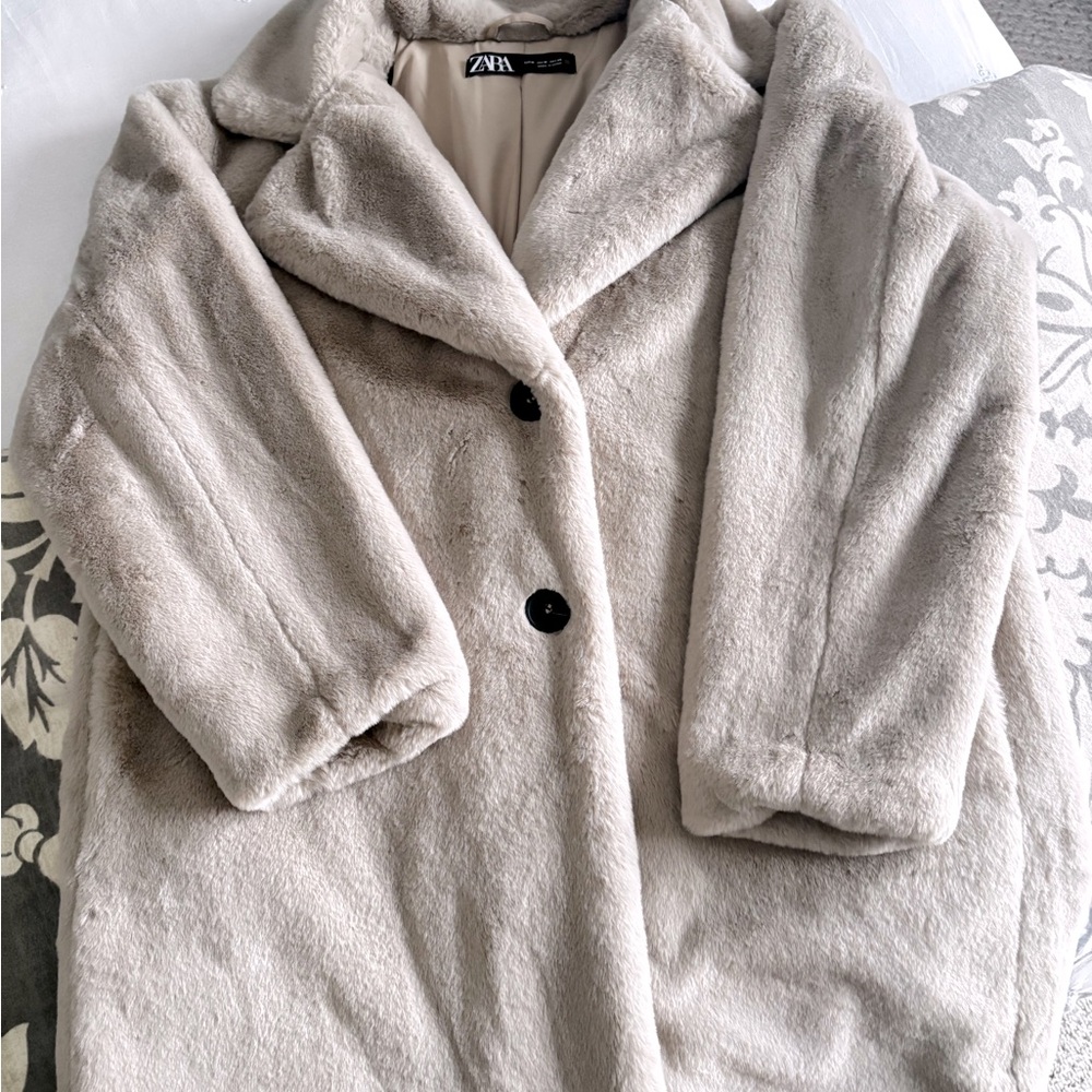 Zara faux fur women’s coat worn 1 time excellent like brand new
